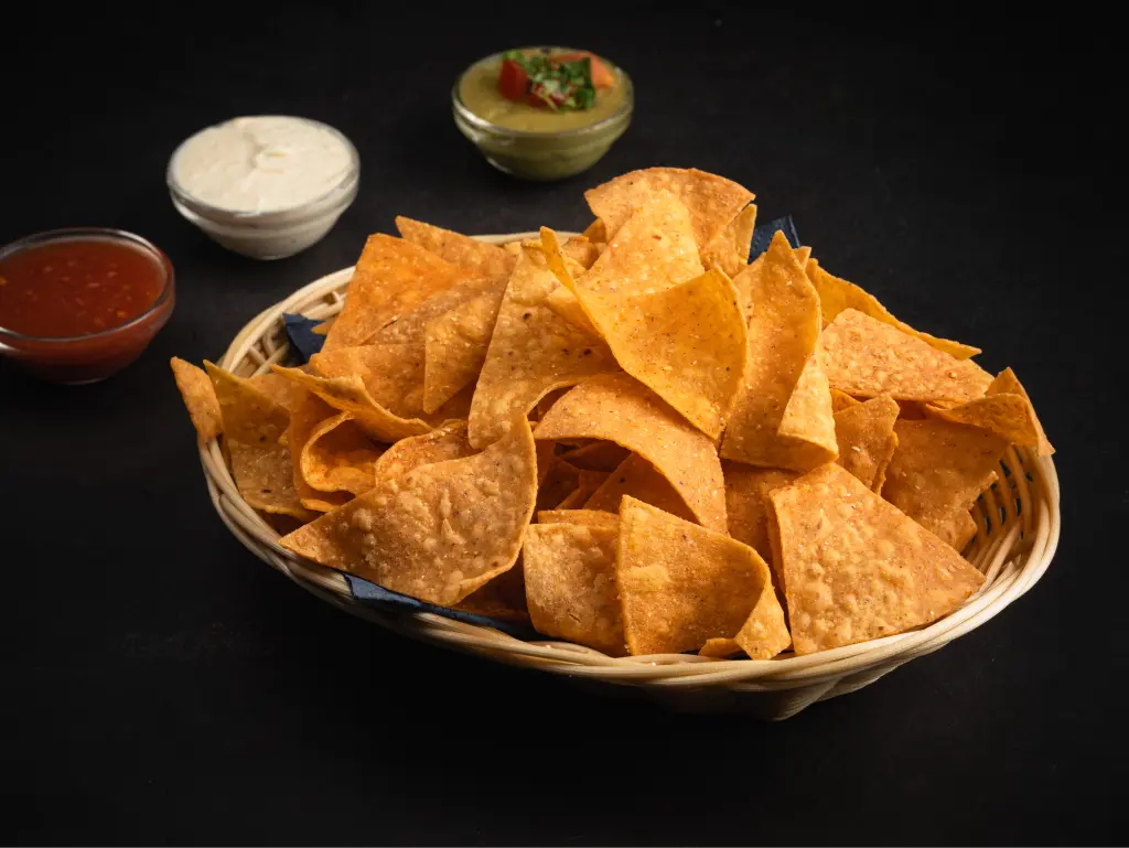 Chips con Tres Salsas